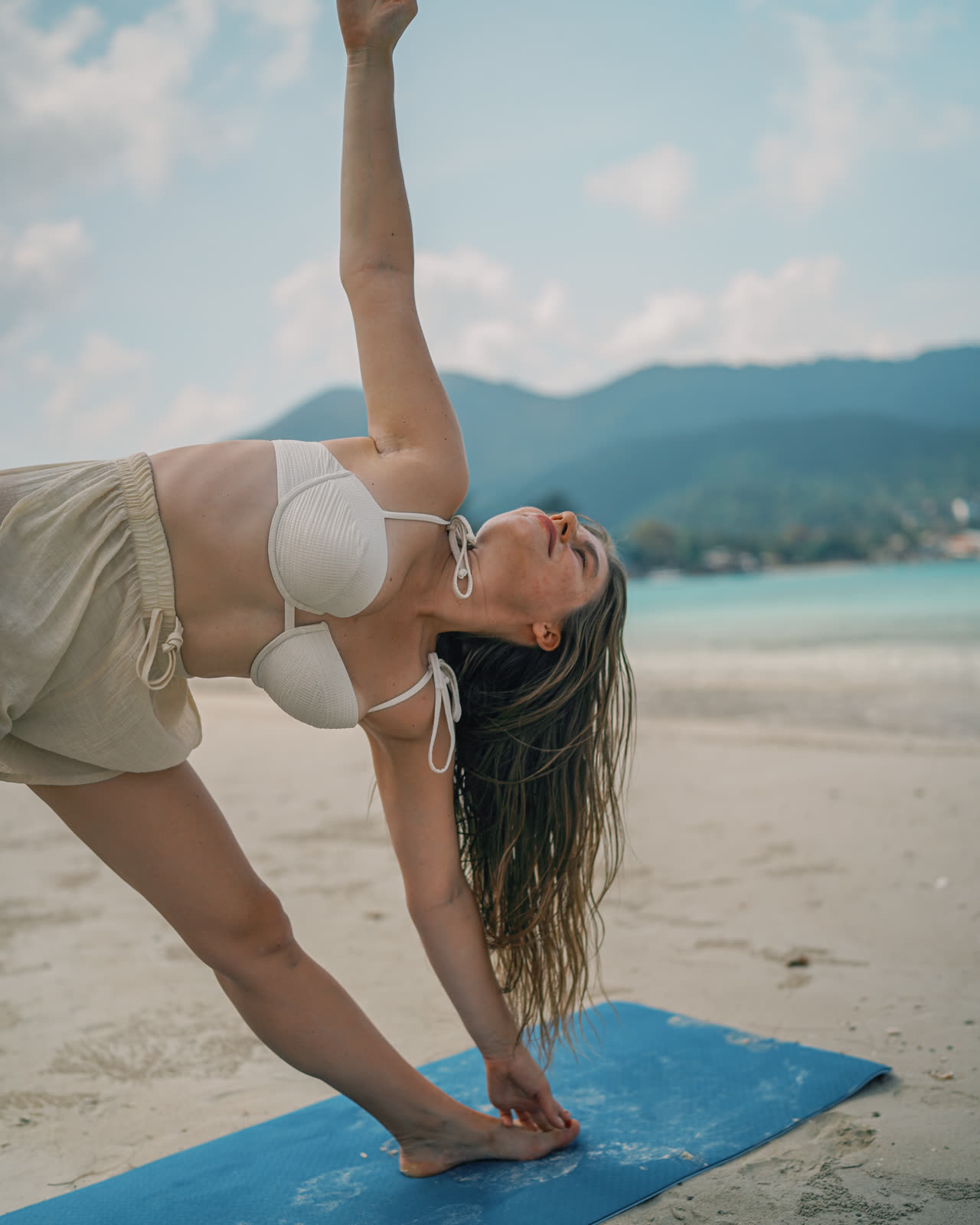 Splits with a mountain lake backdrop